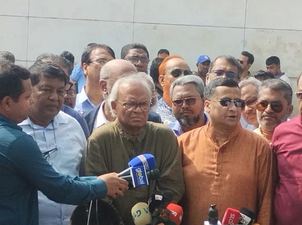 প্রবাসে থেকেও তারেক রহমান দেশের মানুষের পাশে দাঁড়িয়েছেন