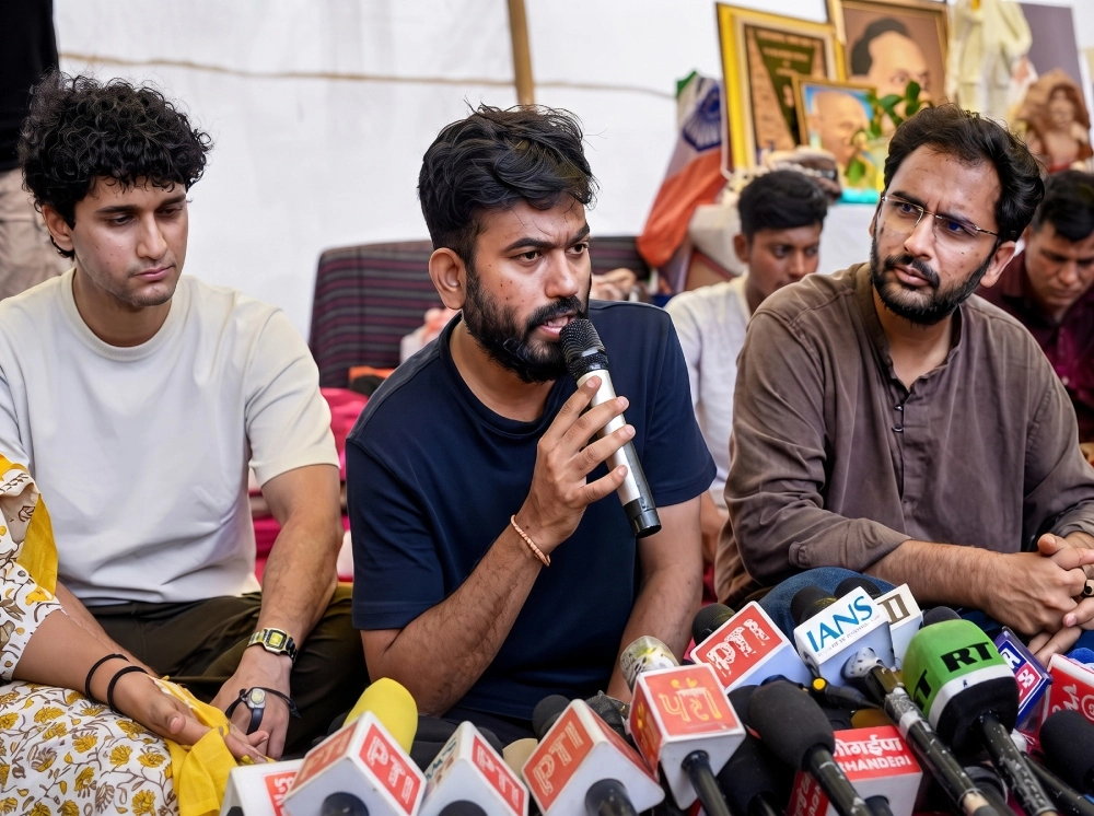 ‘তেলাপোকারা কখনও মরে না’, জরুরি সম্মেলনের ডাক সিজেপির
