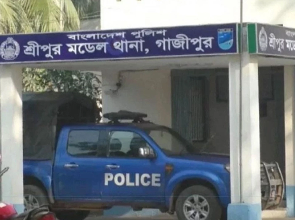 স্ত্রীকে হত্যার পর জরুরি নম্বরে ফোন স্বামীর