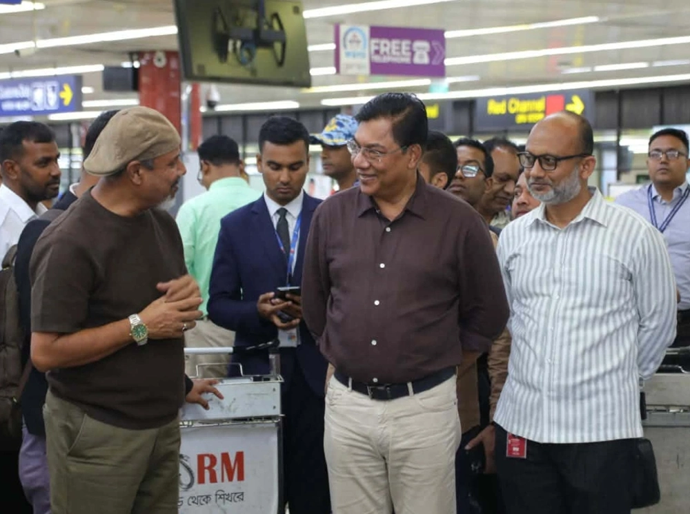 শাহজালাল বিমানবন্দরে আকস্মিক পরিদর্শনে বিমানমন্ত্রী