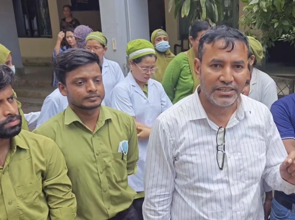 বেতন-ভাতা না পেয়ে সিভিল সার্জন কার্যালয়ে তালা, সেবা বন্ধের হুঁশিয়ারি