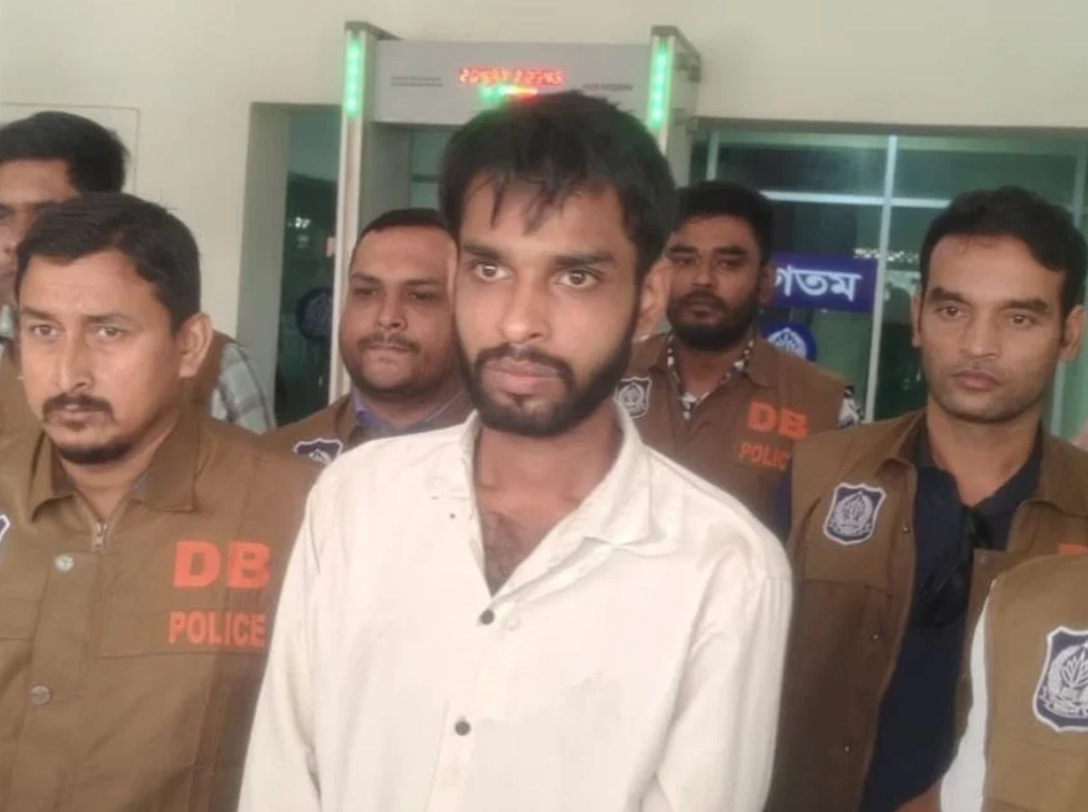 প্রধানমন্ত্রীর প্রেস সচিবের সহকারী পরিচয়ে প্রতারণা, সাবেক ছাত্রলীগ নেতা গ্রেফতার