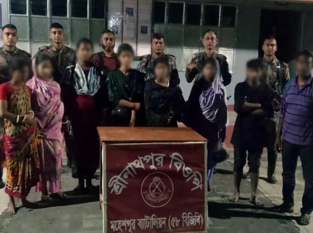 মহেশপুর সীমান্তে তিন ভারতীয়সহ আটক ৯