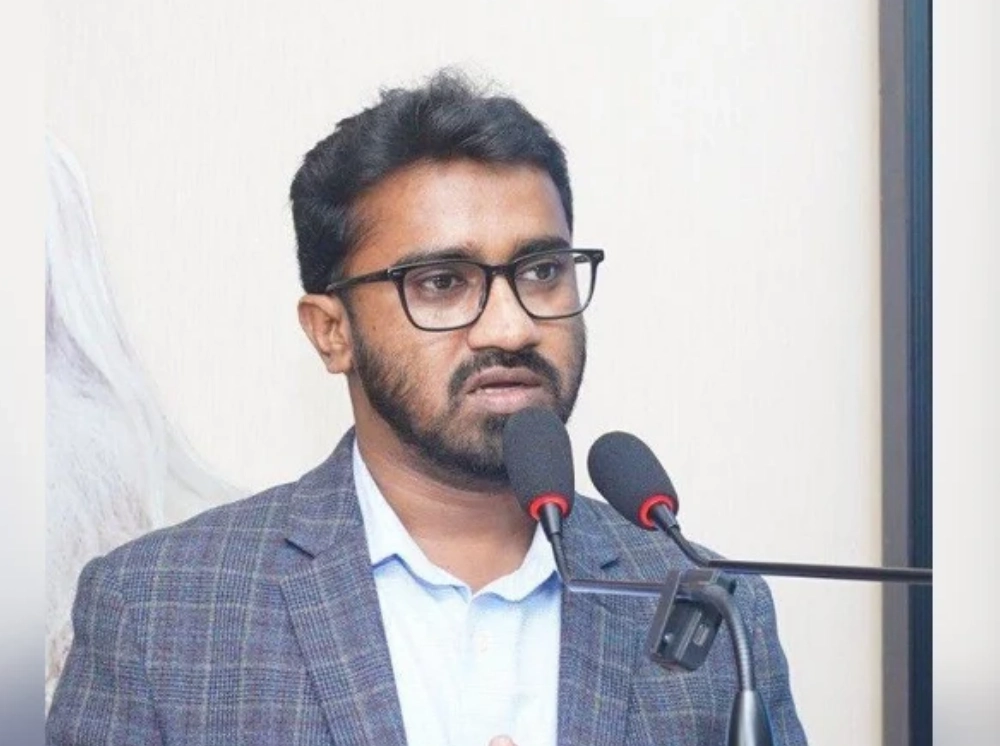 ‘একটি দলের প্রধান নেতা প্রকাশ্যে চুমু দেওয়ার সংস্কৃতি চালু করেছেন’