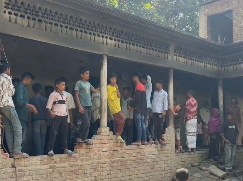 ছাত্রীকে ধর্ষণচেষ্টা, মাদ্রাসায় ভাঙচুর ও অগ্নিসংযোগ