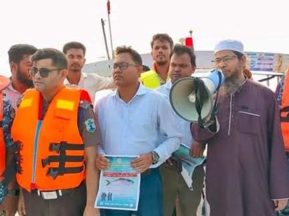 নিষেধাজ্ঞা অমান্য করে নদীতে নামলে কঠোর ব্যবস্থা