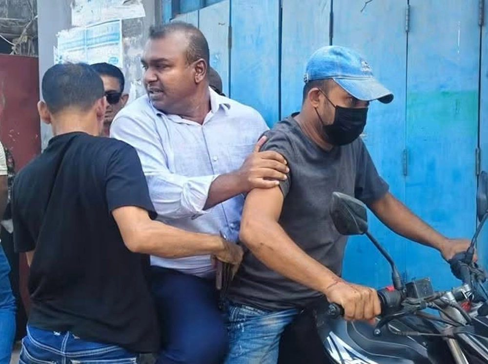 খুলনায় সাব-রেজিস্ট্রারকে তুলে নেওয়ার ঘটনায় রহস্য, তদন্তে পুলিশ