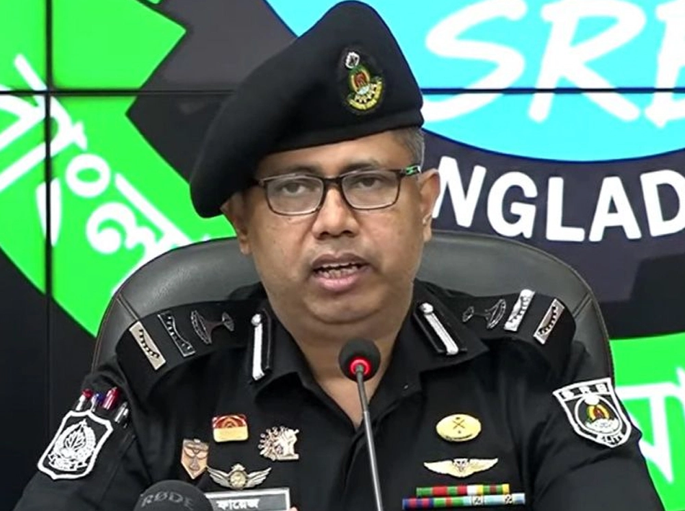 যেভাবে ছড়ায় প্রশ্নপত্র