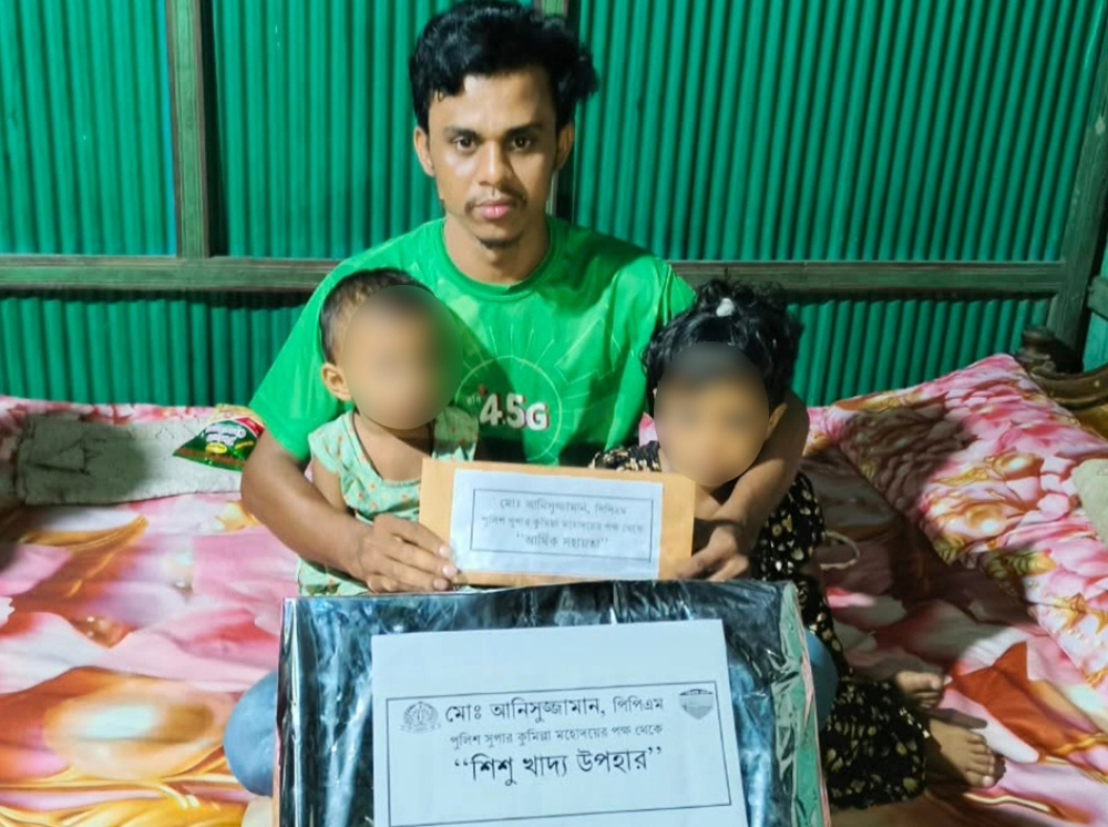 কুমিল্লায় দুই মেয়েকে যে কারণে রাস্তায় ফেলে চলে গেলেন মা