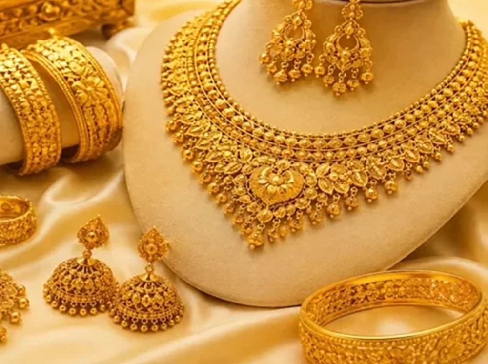 দেশের বাজারে স্বর্ণের দামে লাফ, ভরি কত