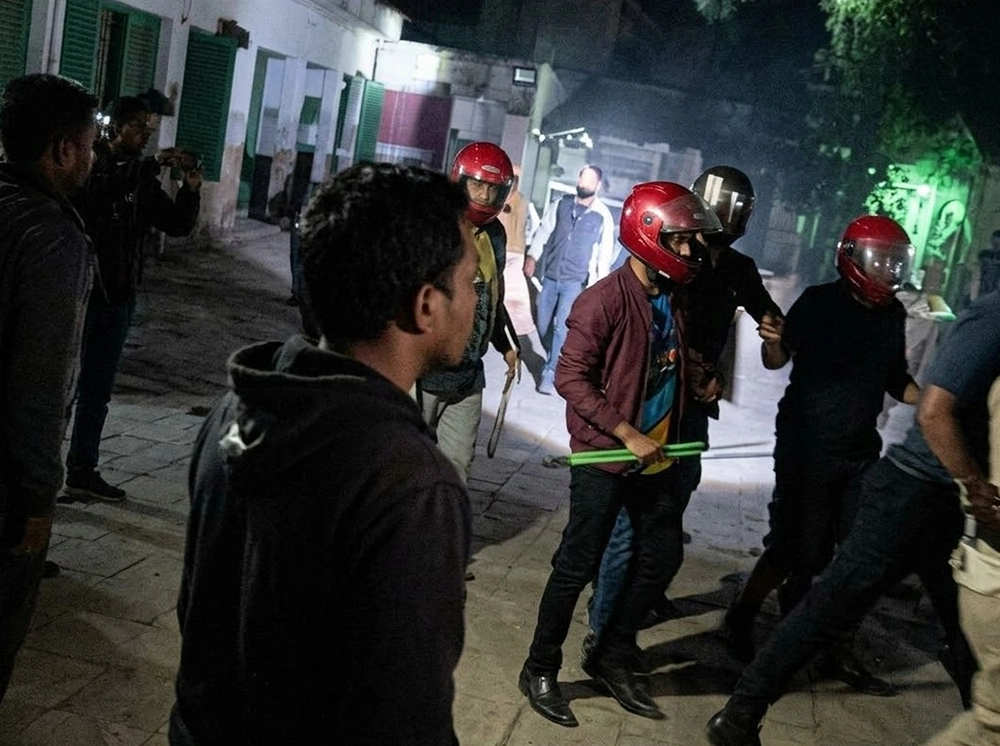 দুই মহল্লার বাসিন্দাদের তুমুল সংঘর্ষ, আহত অর্ধশতাধিক