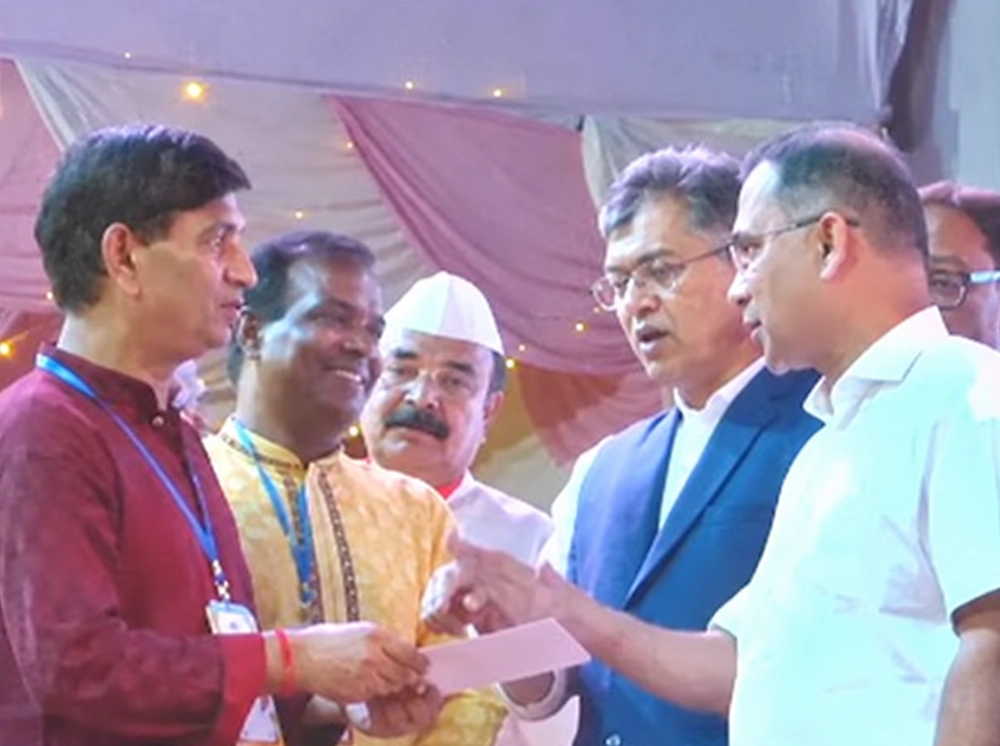 প্রধানমন্ত্রীর অনুষ্ঠানের সঞ্চালনায় আওয়ামী লীগ নেতা নিখিল