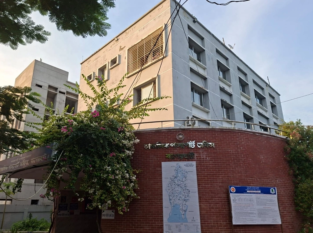 বাগেরহাট পাসপোর্ট অফিসের সার্ভার কক্ষে আগুন, বন্ধ স্বাভাবিক কার্যক্রম