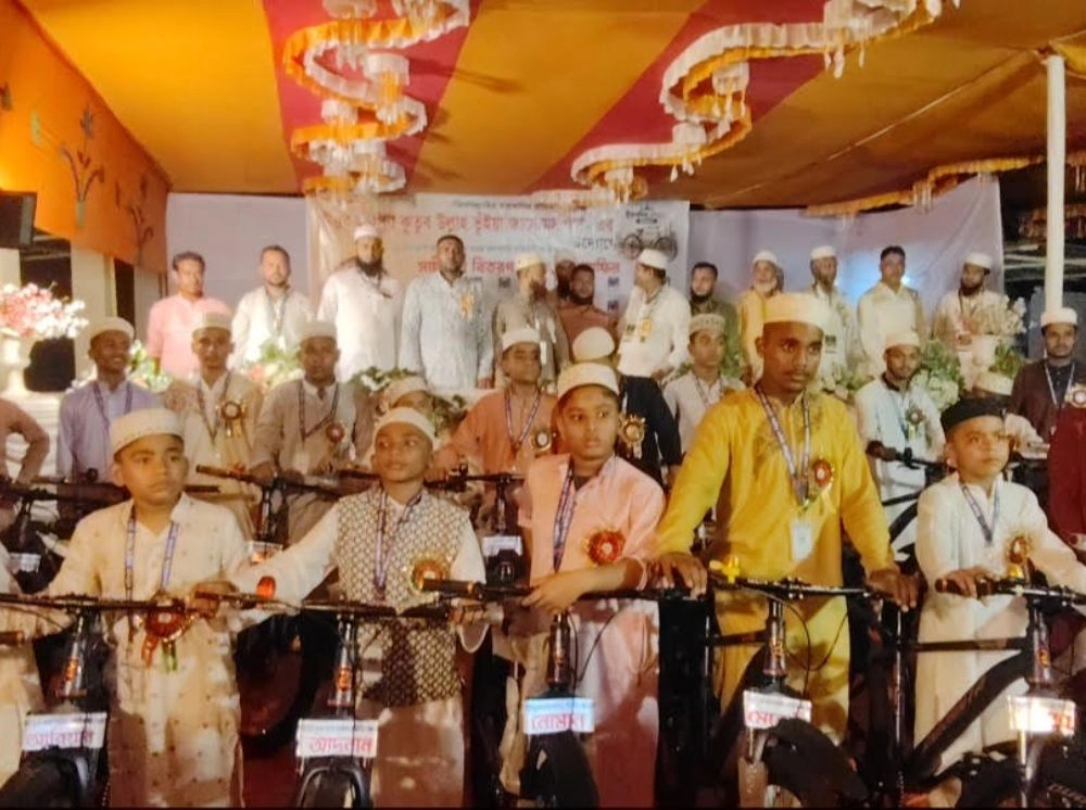 টানা ৯০ দিন জামায়াতে নামাজ পড়ে বাইসাইকেল পেল ৩২ কিশোর