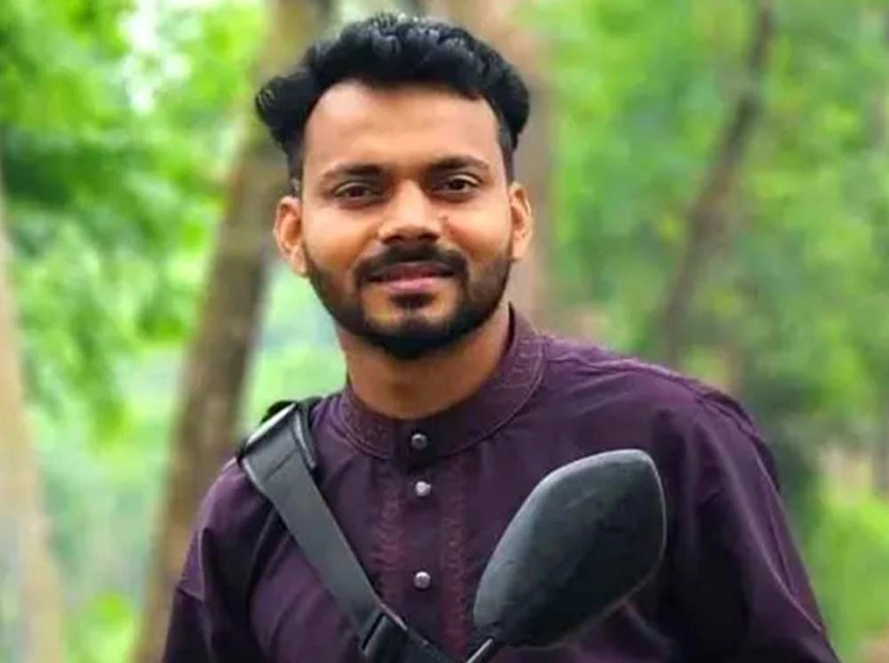 মুখোশ পরে ককটেল বিস্ফোরণ, দোকানে ঢুকে জামায়াত কর্মীকে গুলি