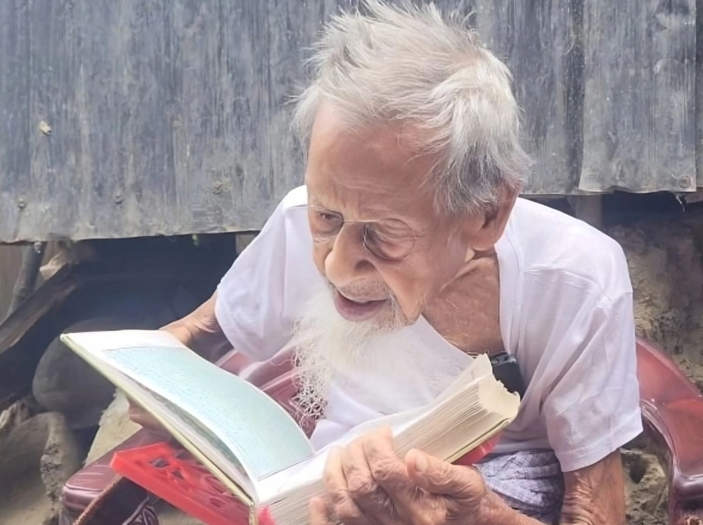 চশমা ছাড়াই কোরআন পড়তেন, সেই ১২৩ বছরের আব্বাস আর নেই