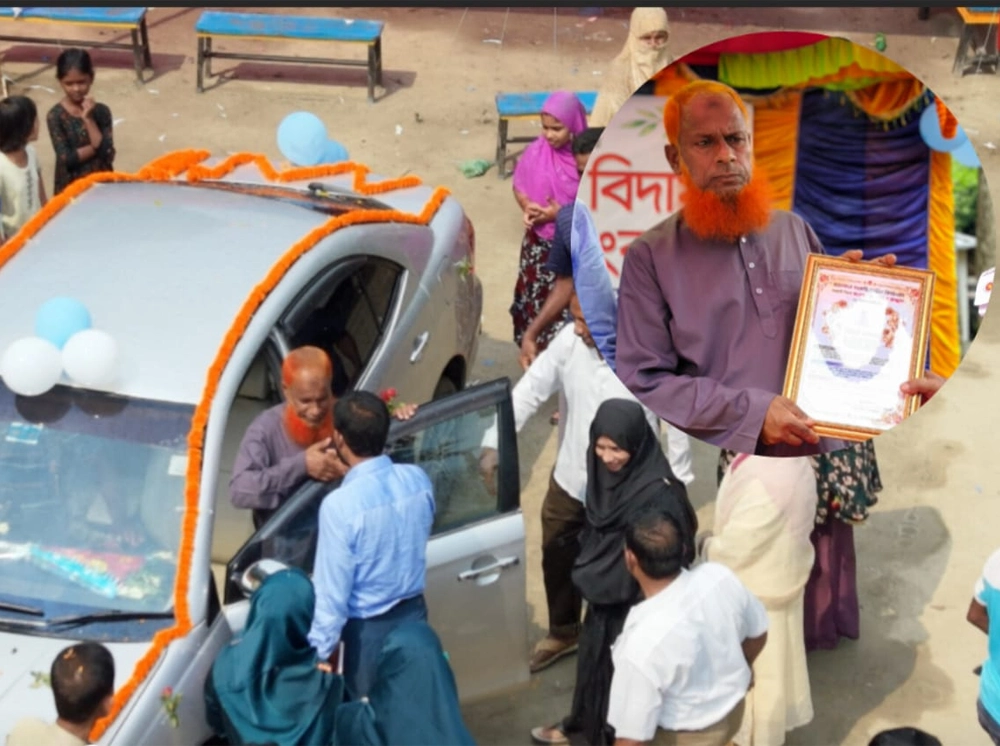 ৩৭ বছর একই স্কুলে শিক্ষকতা, যশোরে রাজকীয় বিদায় পেলেন আব্দুর রাজ্জাক