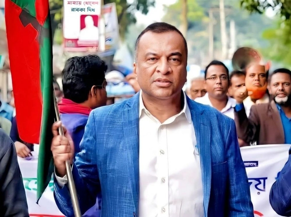 সারের ডিলারশিপে আত্মীয়দের পাশাপাশি স্ত্রী-সন্তান, বাদ যাননি শাশুড়িও