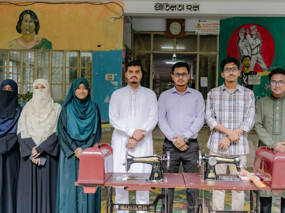 চবির পাঁচ হলে চাকসুর সেলাই মেশিন প্রদান