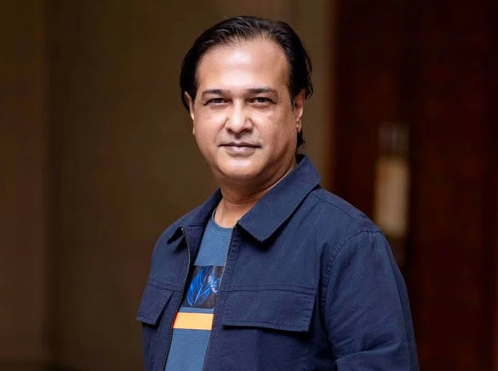 আসিফ আকবরের গাড়ি লক্ষ্য করে গুলি