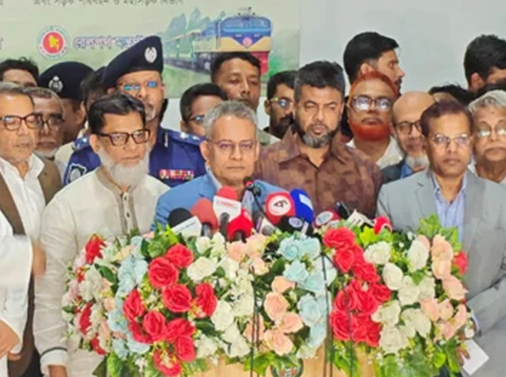 অনলাইনে রেলের টিকিট কিনে বেশি দামে বিক্রি ঠেকানো কঠিন: রেলমন্ত্রী