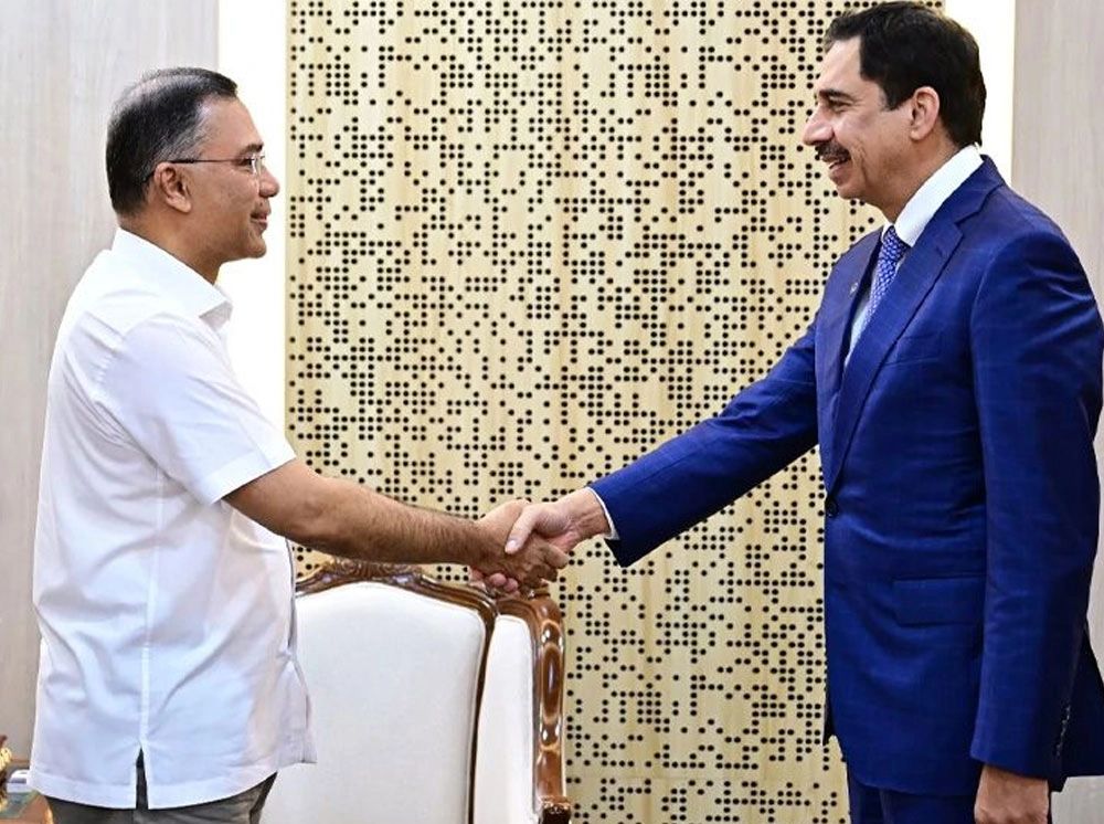 প্রধানমন্ত্রীর সাথে ডিপি ওয়ার্ল্ডের চেয়ারম্যানের সাক্ষাৎ