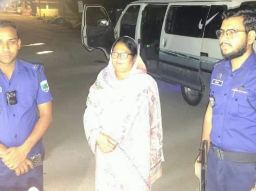 ভারতে যাওয়ার পথে সীমান্তে যুব মহিলা লীগ নেত্রী আটক