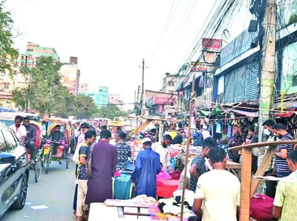 ১০০ ফিট সড়ক দখলদারদের হাতে, কর্তৃপক্ষ কি নির্বিকার?