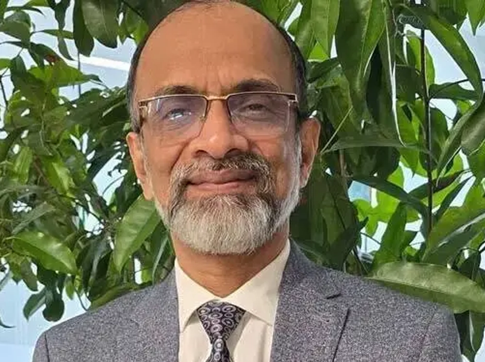 প্রধানমন্ত্রীর কাছে ১ মাসের বিশেষ ক্ষমতা চাইলেন সাবেক সচিব