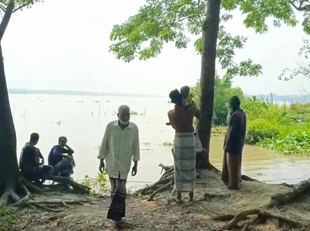 মাছ ধরায় ২২ দিনের নিষেধাজ্ঞা, সরকারি চালও জোটেনি সাড়ে ৩ হাজার জেলের
