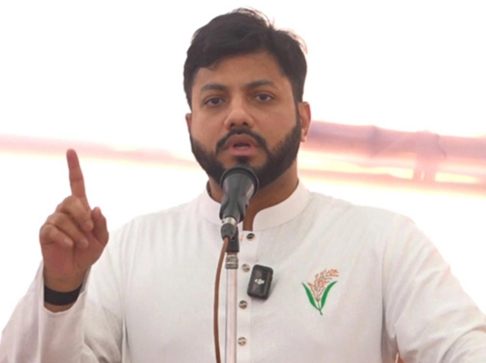 অস্ত্র উঁচিয়ে ধরার বিষয়ে ইশরাকের বিবৃতি