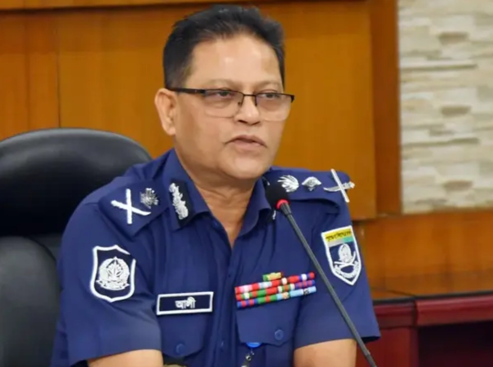 গুজব যাচাই ছাড়া সিদ্ধান্ত নয়, দুর্গাপূজার মণ্ডপ পরিদর্শনে আইজিপি