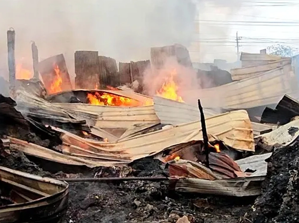 গাজীপুরে আগুনে পুড়ল মসজিদ, ঝুট ও তুলার গুদাম