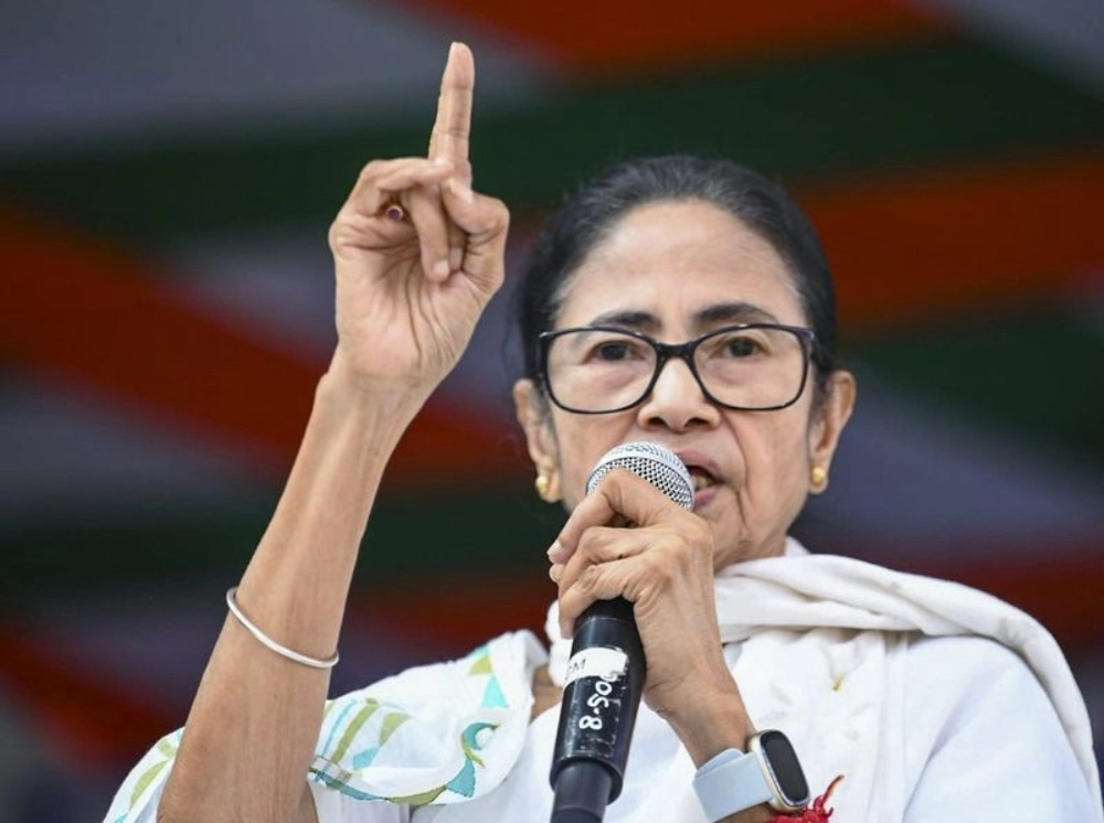 দিল্লিতে মমতা বন্দ্যোপাধ্যায় আটক