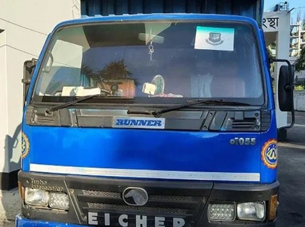 ক্রিকেটারদের ৮ ব্যাগ, পাসপোর্ট-টাকা চুরি