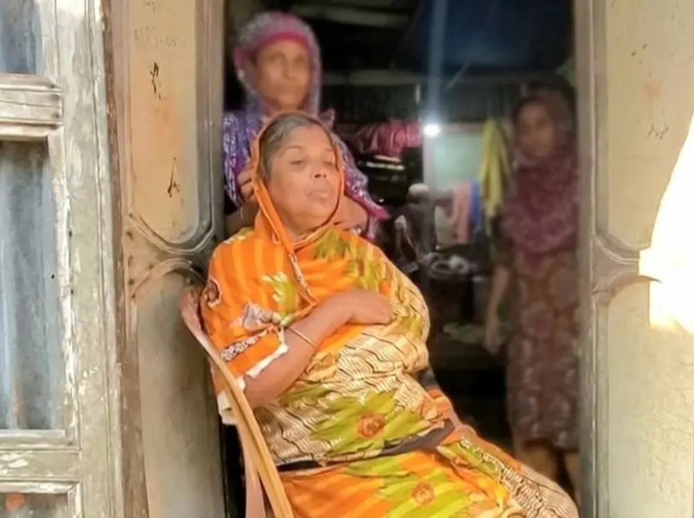 ফ্যামিলি কার্ডের প্রলোভন দেখিয়ে বিধবার কানের দুল নিয়ে উধাও
