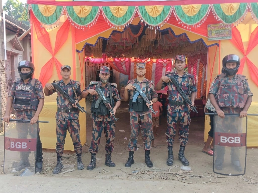 শারদীয় দুর্গাপুজা উপলক্ষ্যে চুয়াডাঙ্গা ও ঝিনাইদহ সীমান্তে নিরাপত্তা জোরদার