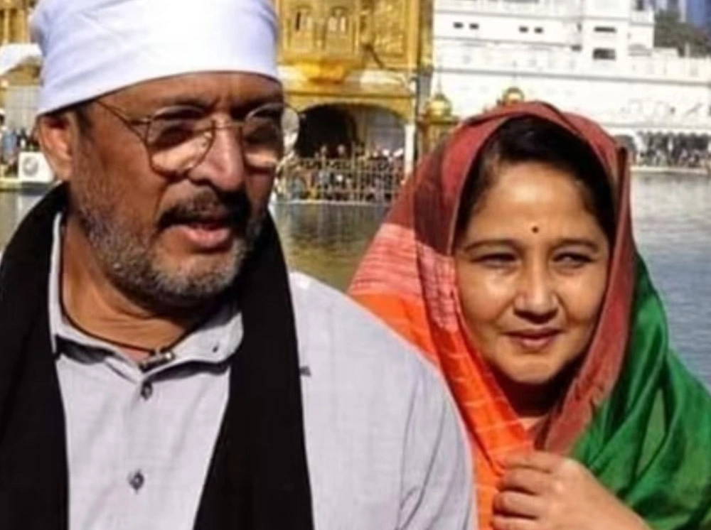 স্ত্রীর কাছ থেকে ৩৫ বছর আলাদা থেকেও আইনি বিচ্ছেদে যাননি নানা পাটেকর