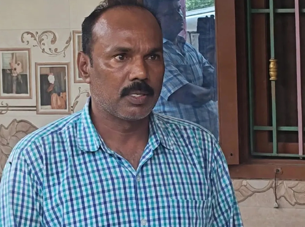 ভারতে প্রেমিকার কাছে সামরিক তথ্য ফাঁস, সাবেক সেনা কর্মকর্তা গ্রেফতার