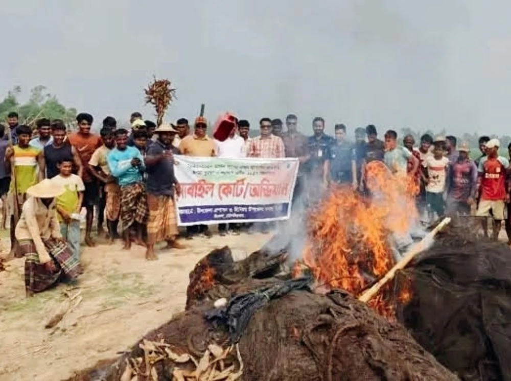 মৌলভীবাজারে সাড়ে ৫ লাখ টাকা মূল্যের অবৈধ নেটের জাল ধ্বংস