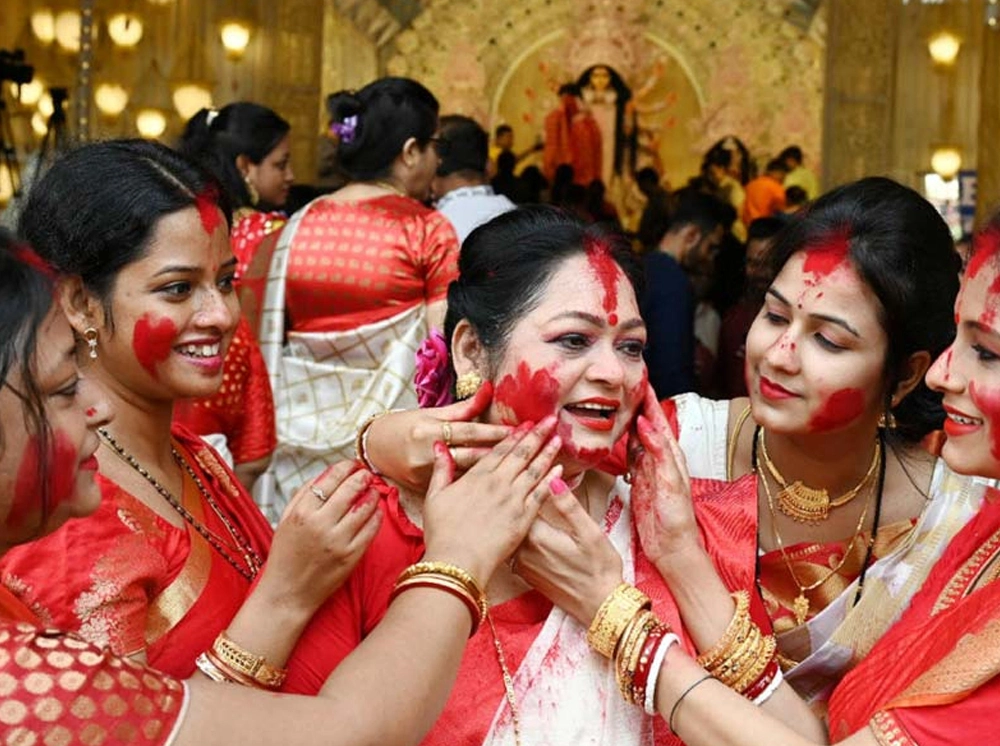 সিঁদুর খেলার পরে ত্বকের যত্ন
