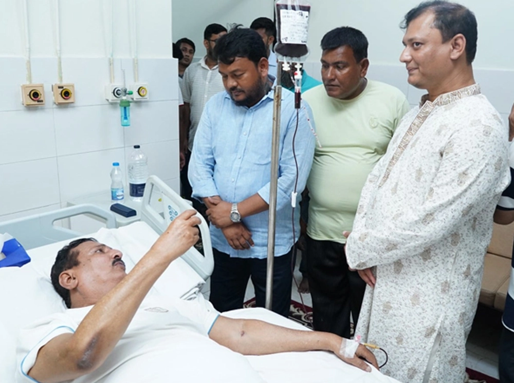 অসুস্থ হয়ে হাসপাতালে ভর্তি ভূমিমন্ত্রী