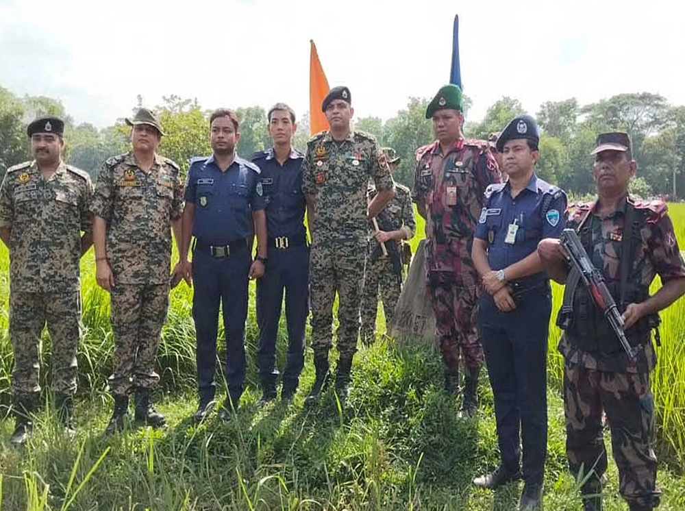 আটক দুই পুলিশ সদস্যকে বিজিবির কাছে হস্তান্তর করল বিএসএফ