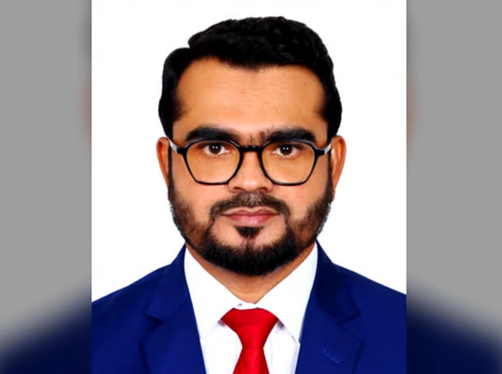 এপিএসের পর এবার ব্যক্তিগত কর্মকর্তাকেও সরালেন খাদ্যমন্ত্রী