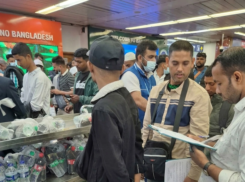 লিবিয়া থেকে ফিরলেন আরও ১৭৪ বাংলাদেশি