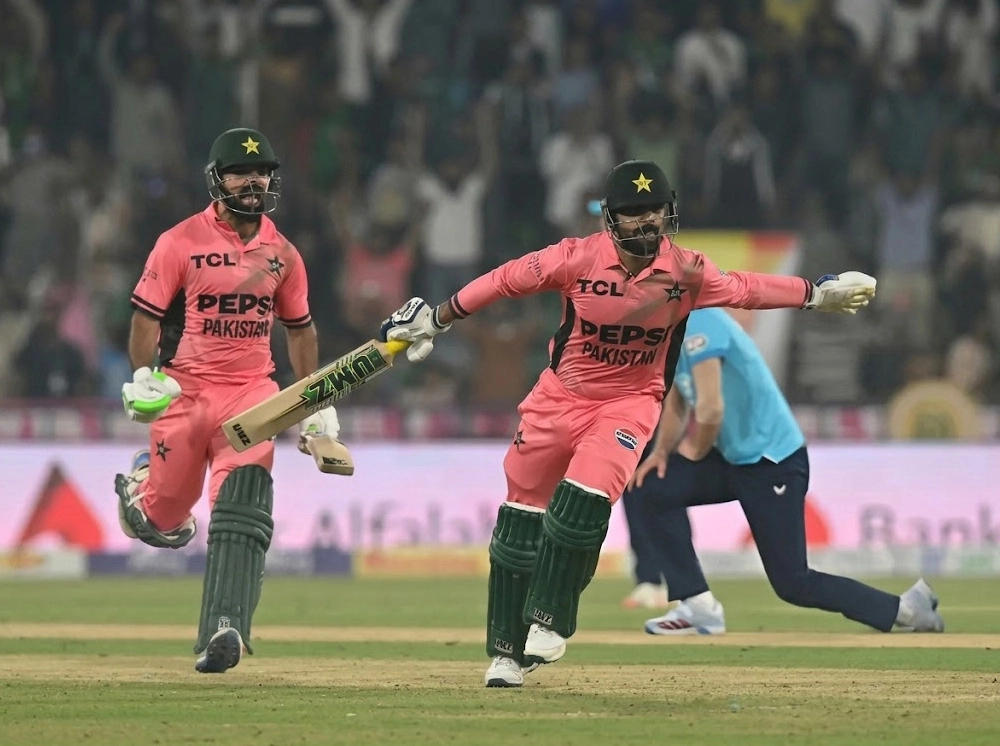 শাদাব খানের বীরত্বে পাকিস্তানের অবিশ্বাস্য জয়