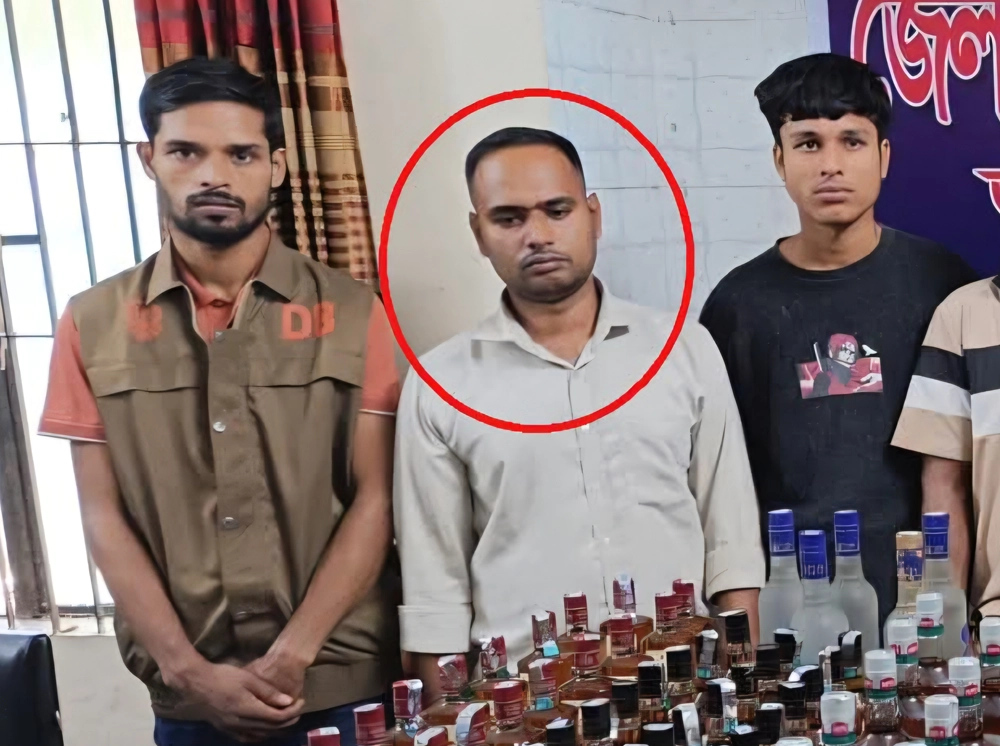 মদসহ গ্রেফতার সেই ছাত্রদল নেতাকে পদ থেকে অব্যাহতি