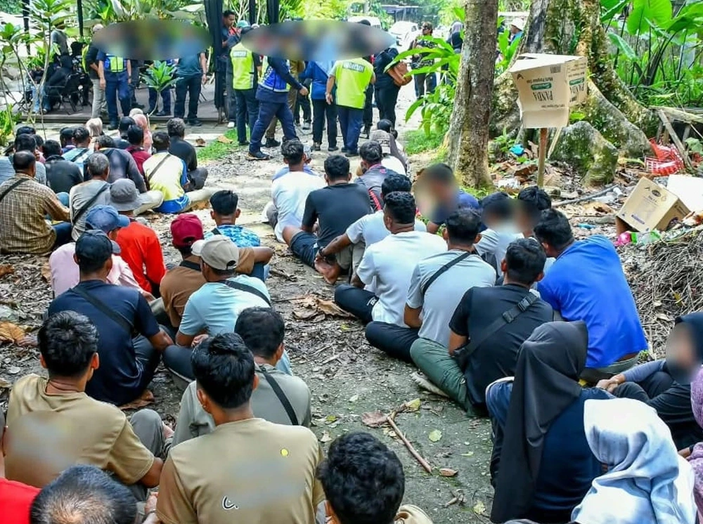 মালয়েশিয়ার পাহাংয়ে অভিযানে বাংলাদেশিসহ ৬৫ বিদেশি আটক