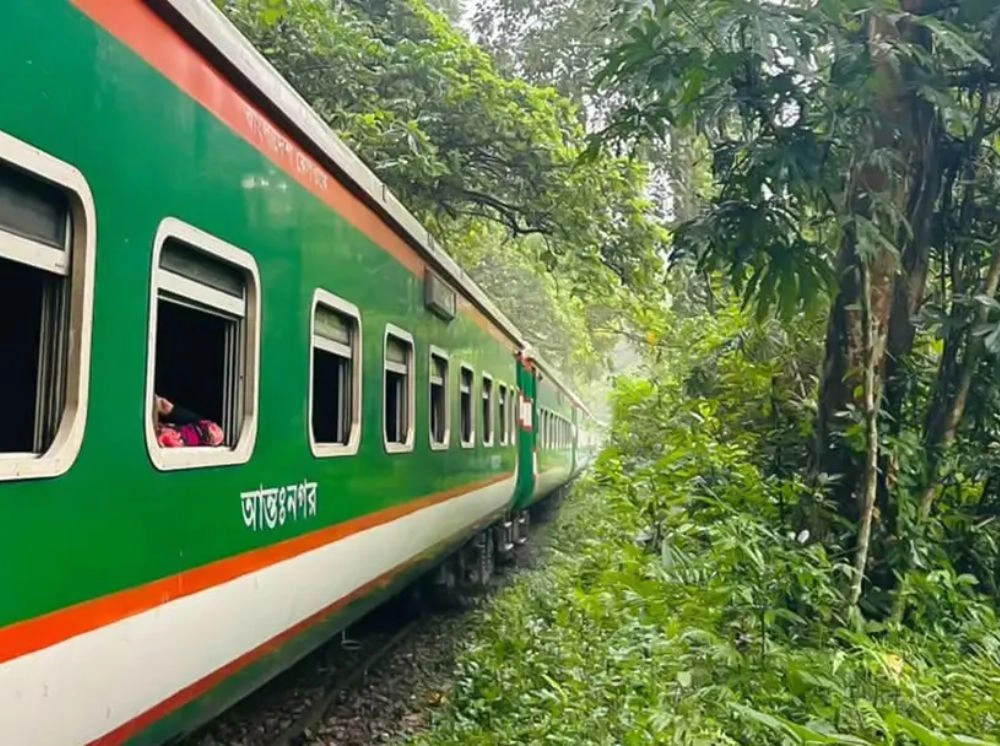 ৩ ঘণ্টা পর সিলেটের সাথে রেলযোগাযোগ স্বাভাবিক