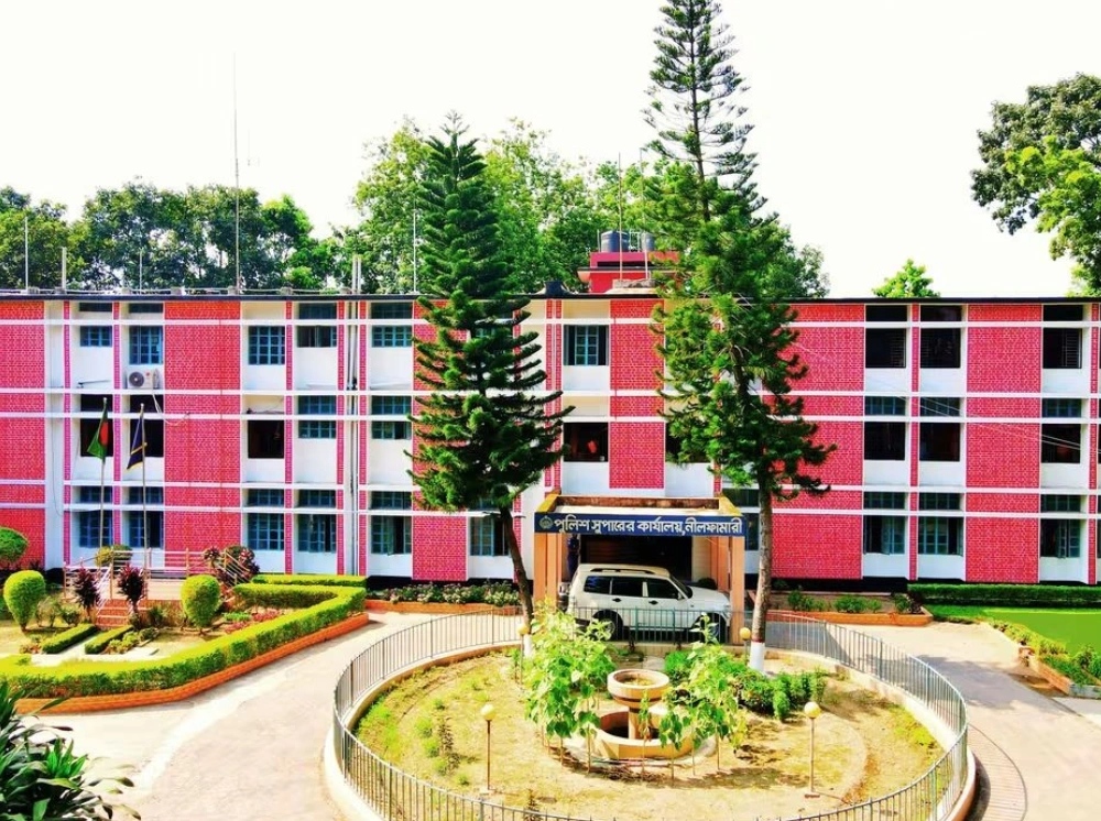 মাদক কারবারির মুক্তির দাবিতে এসপি কার্যালয়ের সামনে বিক্ষোভ, আটক একাধিক